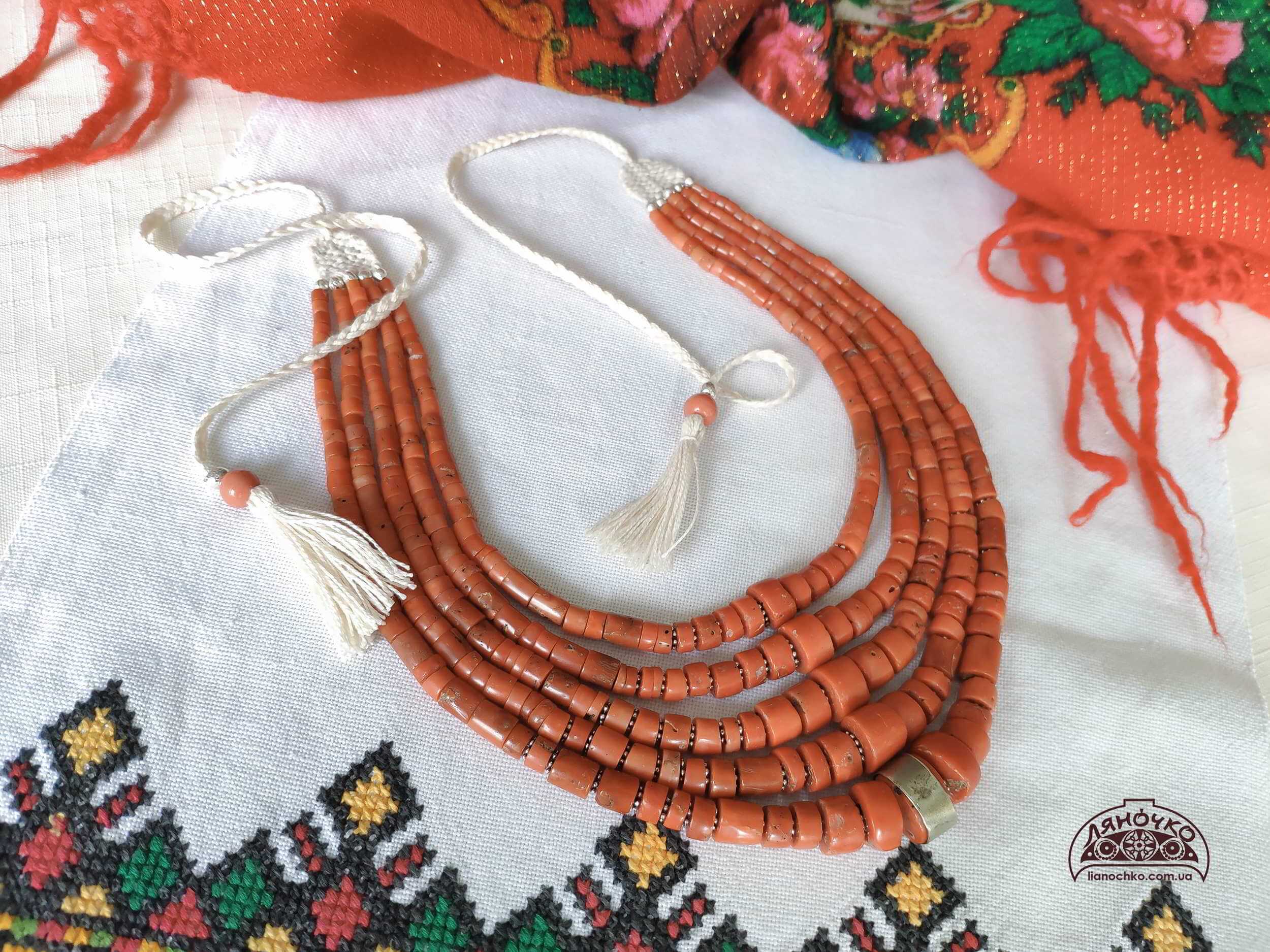 Коралове намисто з зав"язками Одарка