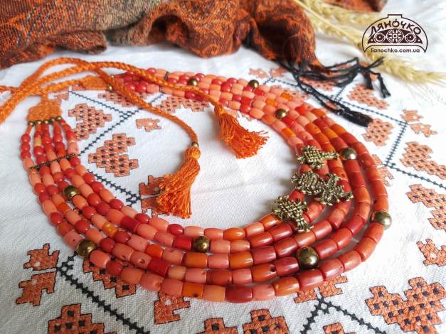 коралі зі згардами у посаг